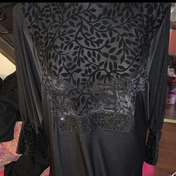 Garments - Picture 6 of 9